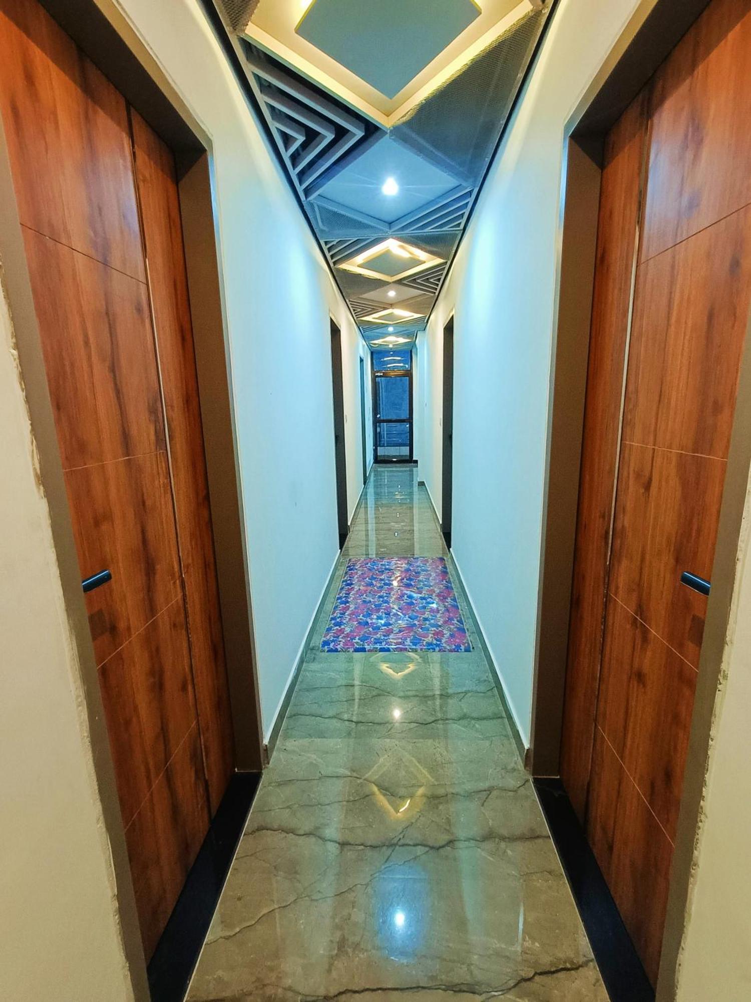 Shri Radha Rani Kripa Dham Hotel Mathura Kültér fotó